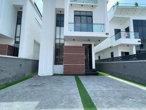 5-Bedroom Duplex in Chevron