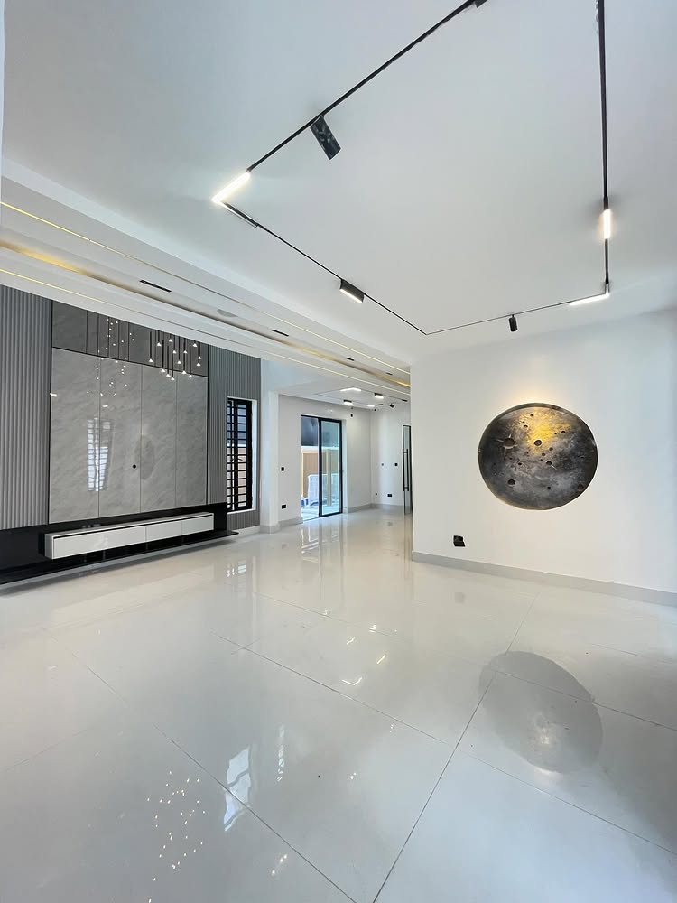 5-Bedroom Duplex with Cinema in Lekki Phase 1