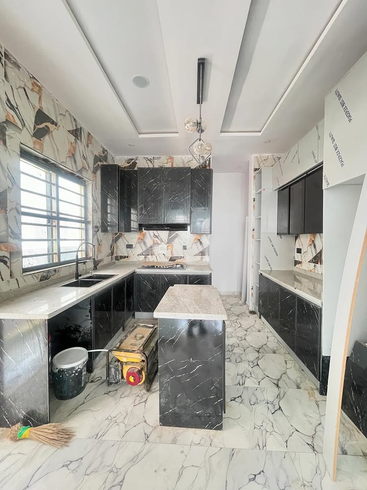 4-Bedroom Duplex in Ikota Villa