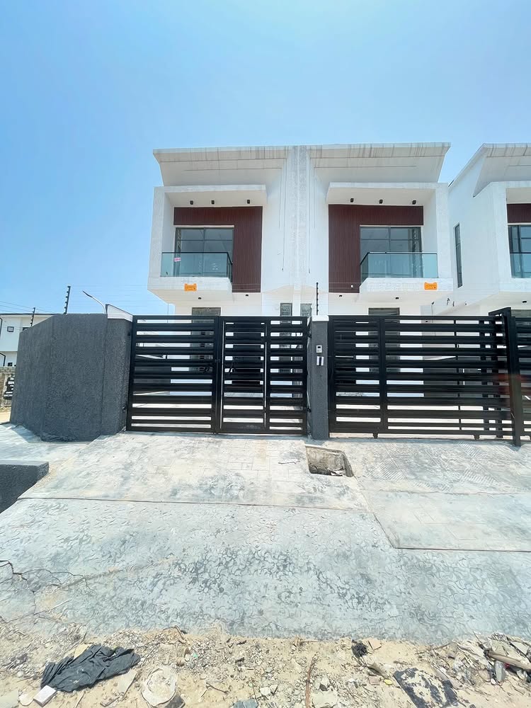 4-Bedroom Duplex in Ikota Villa