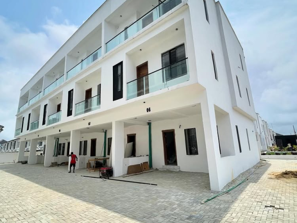 4-Bedroom Terrace Duplex in Orchid