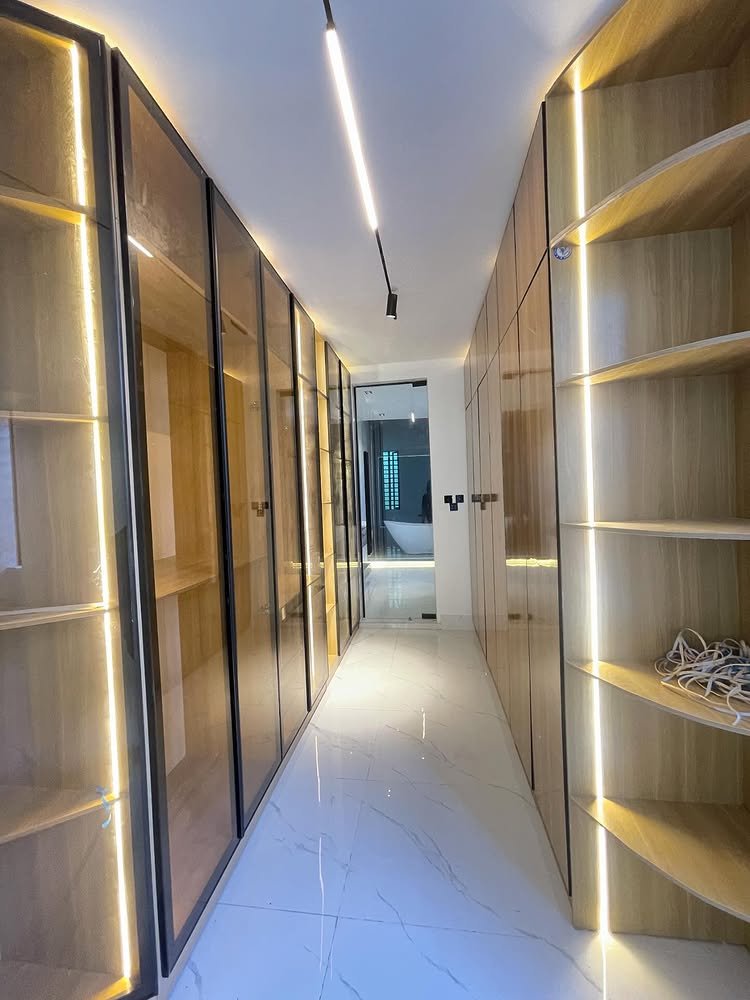 5-Bedroom Duplex with Cinema in Lekki Phase 1