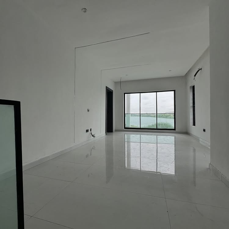 5-Bedroom Duplex in Chevron