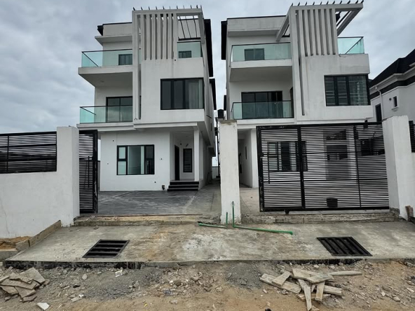 5-Bedroom Duplex in Chevron