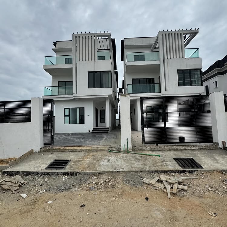 5-Bedroom Duplex in Chevron