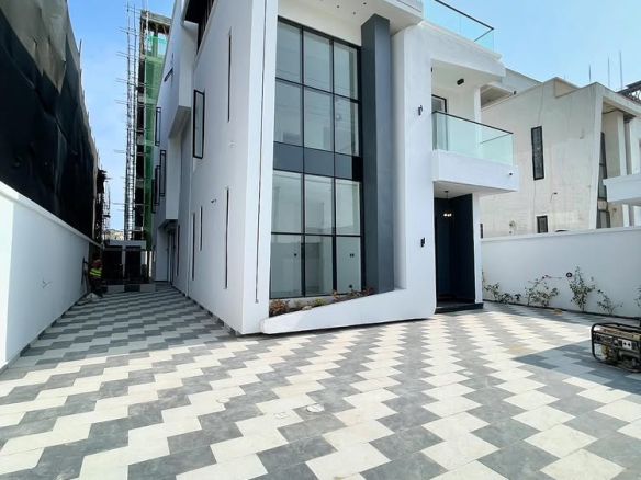 5-Bedroom Duplex with Cinema in Lekki Phase 1