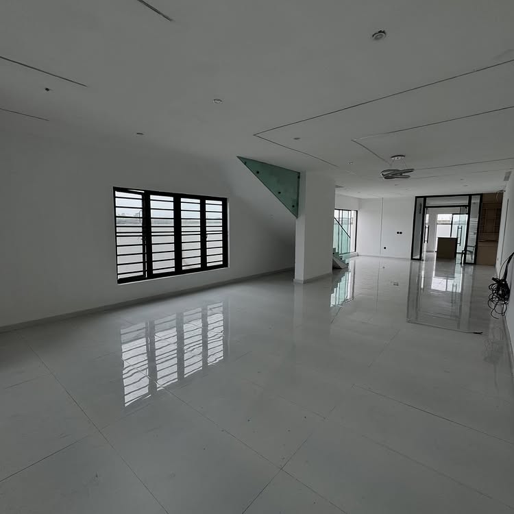 5-Bedroom Duplex in Chevron