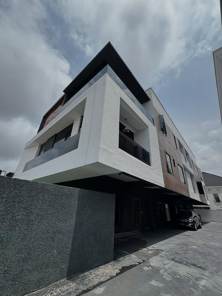 4-Bedroom Terrace Duplex in Lekki Phase 1
