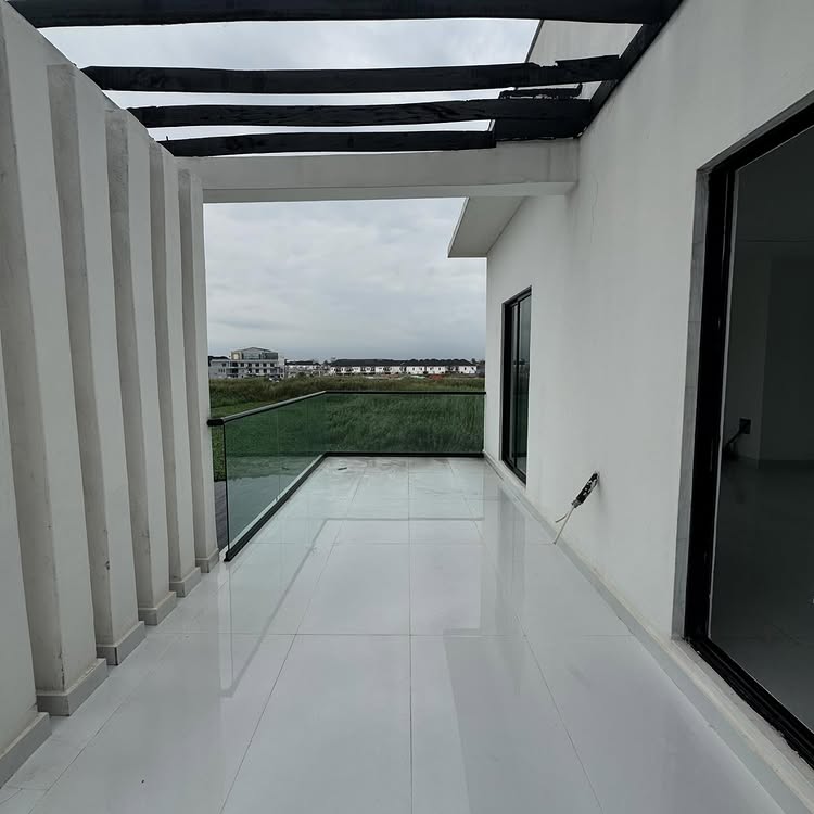 5-Bedroom Duplex in Chevron