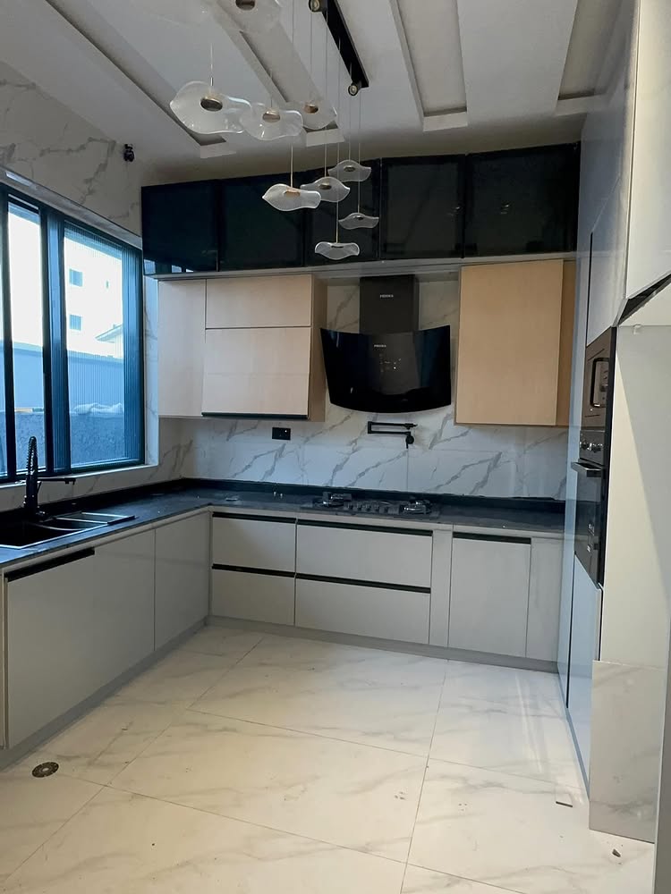 4-Bedroom Terrace Duplex in Lekki Phase 1