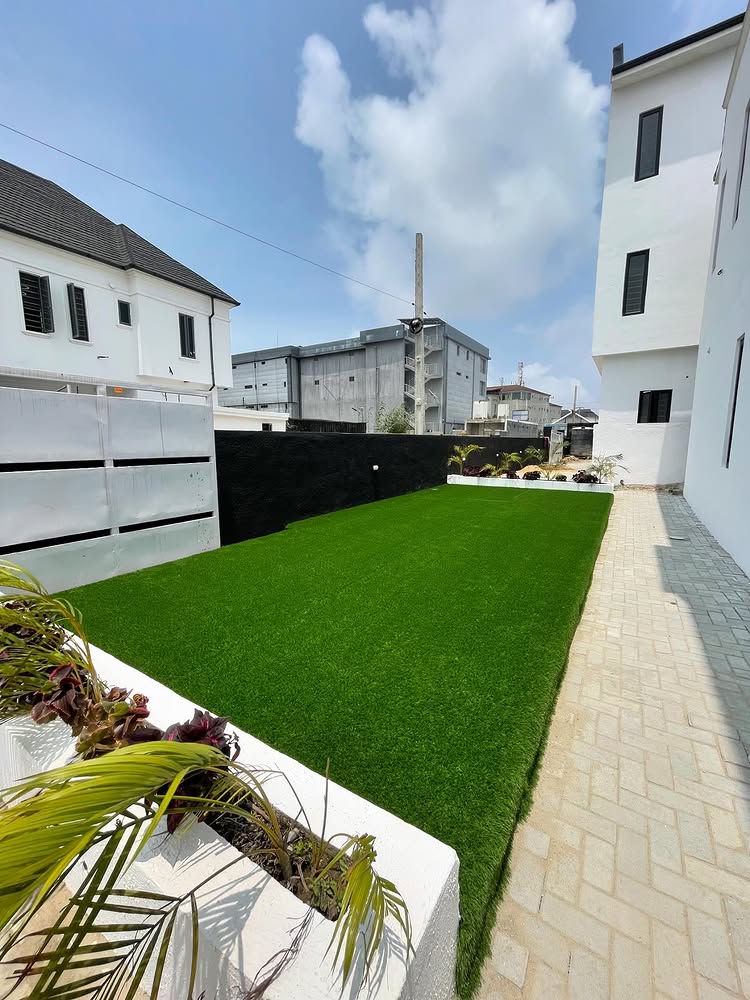 4-Bedroom Terrace Duplex in Orchid