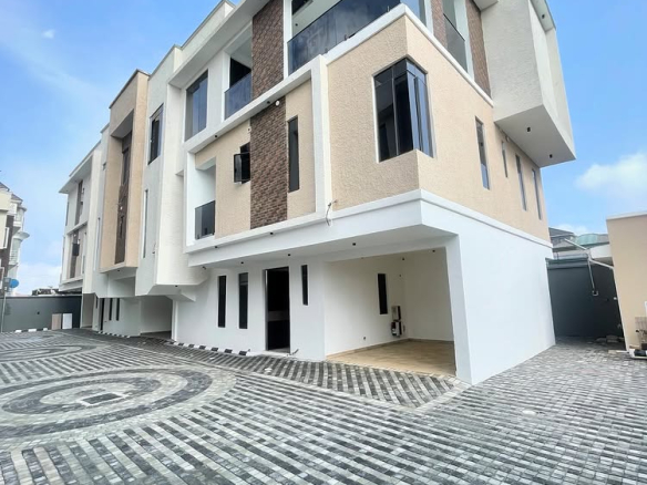 4-Bedroom Penthouse in Lekki Right