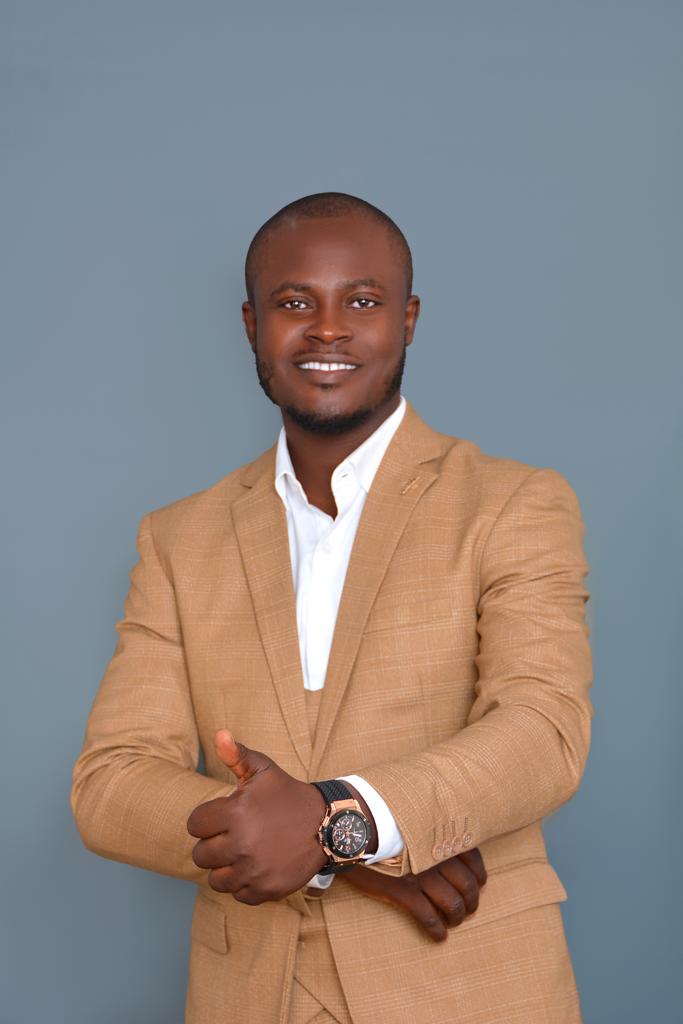 Emmanuel Real Estate Consultant in Eti-Osa, Lagos