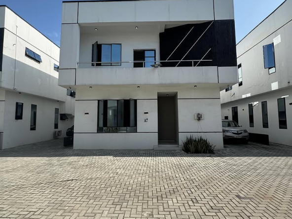 5-Bedroom Detached Duplex Osapa London 170M