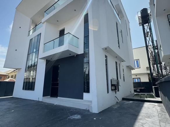 5-Bedroom Detached Duplex Osapa London 550M