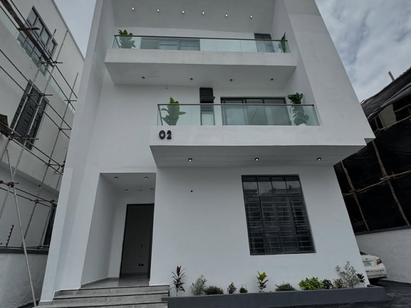 6-Bedroom Duplex with Cinema Chevron 750M